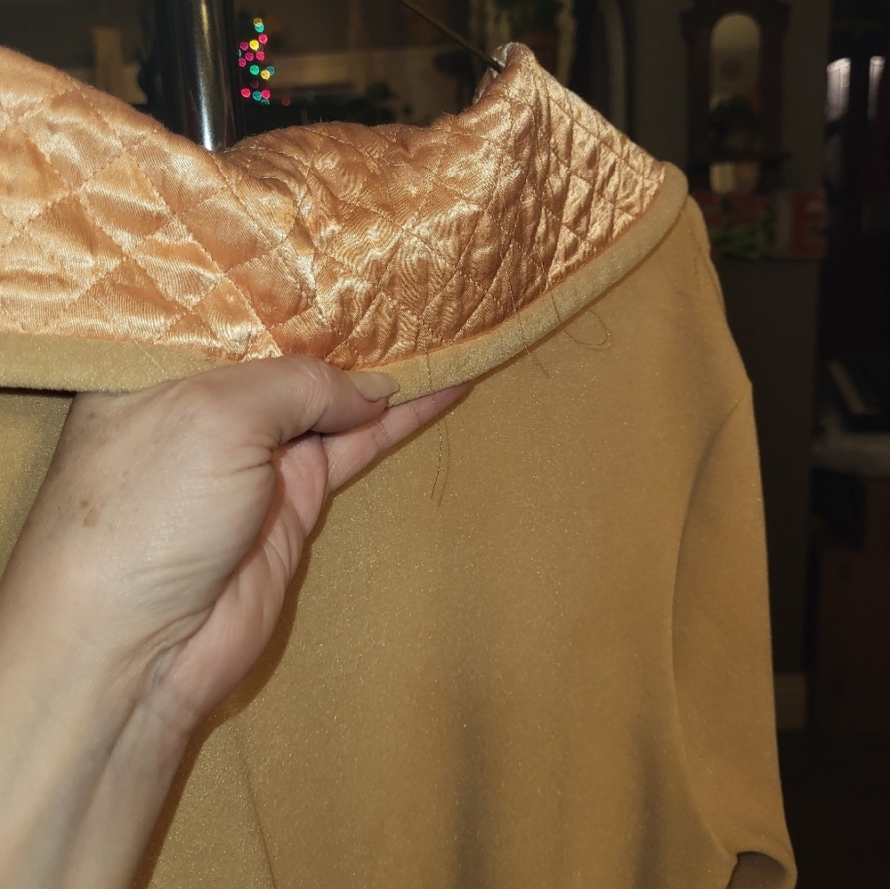 Vintage Robe - Picture 4 of 7